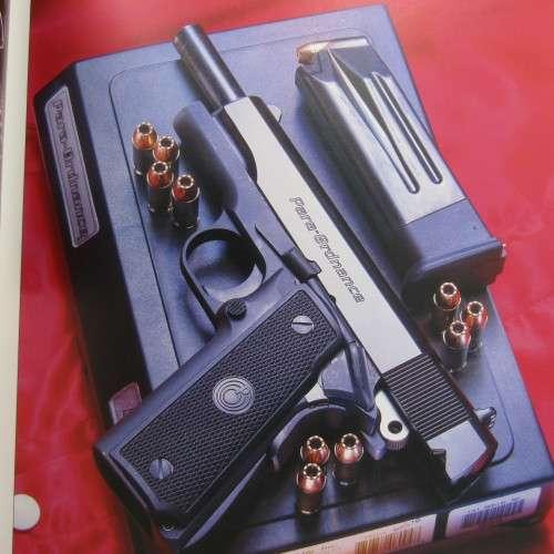 The Collector`s Book of Modern Handguns by Rob Adam