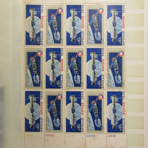 Album with Thematic stamps - 433 in Total