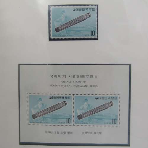 Album with Thematic collection Musical Instrument stamps 491 stamps in total