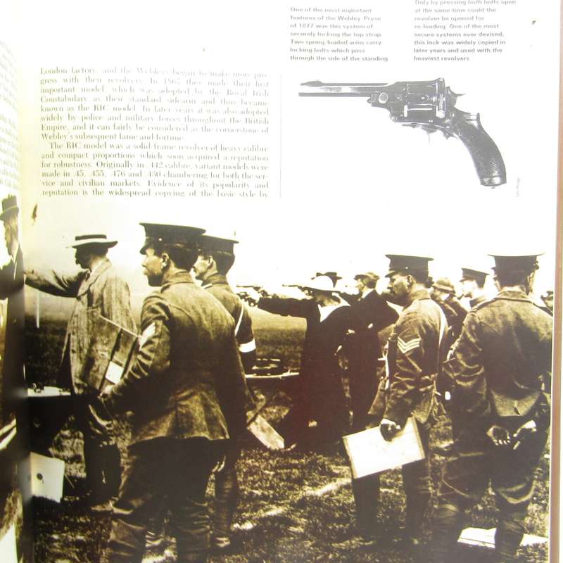 The Complete Handgun - 1300 to the Present by Ian V Hogg