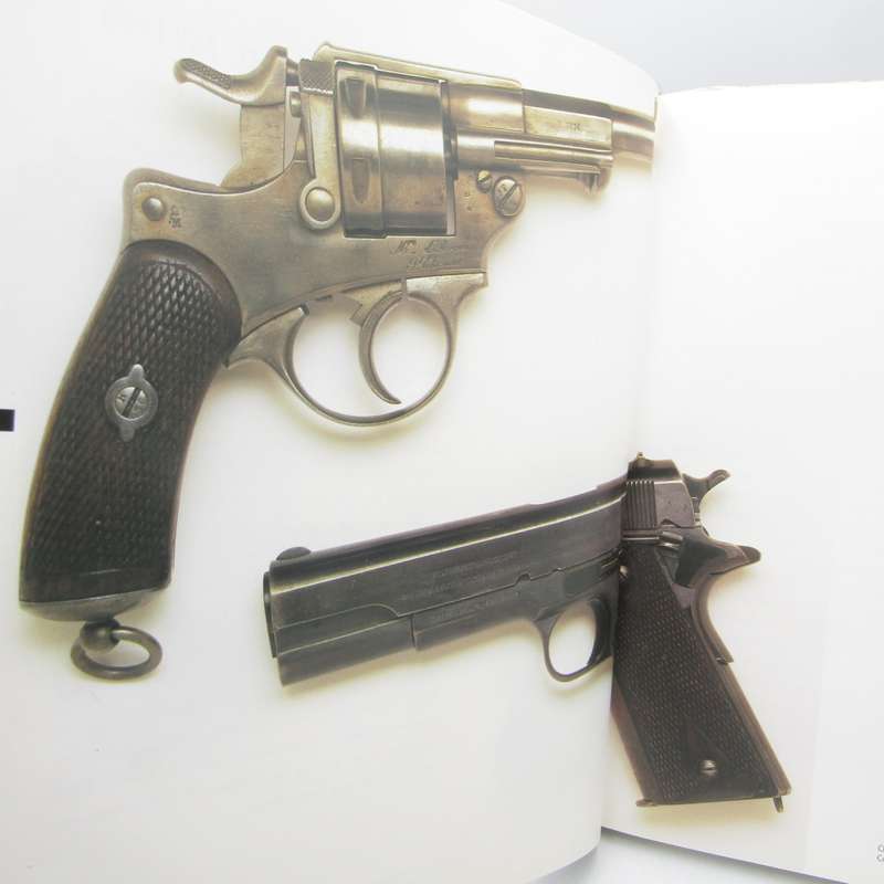 Handguns of the World by Jean-Noël Mouret