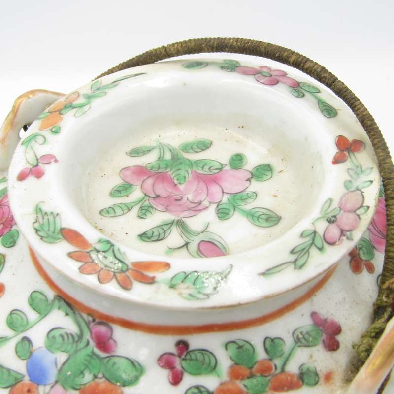 Antique Chinese family Rose porcelain teapot - 19th Century