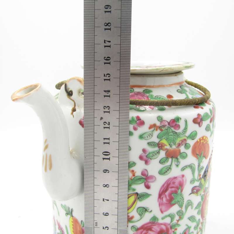 Antique Chinese family Rose porcelain teapot - 19th Century
