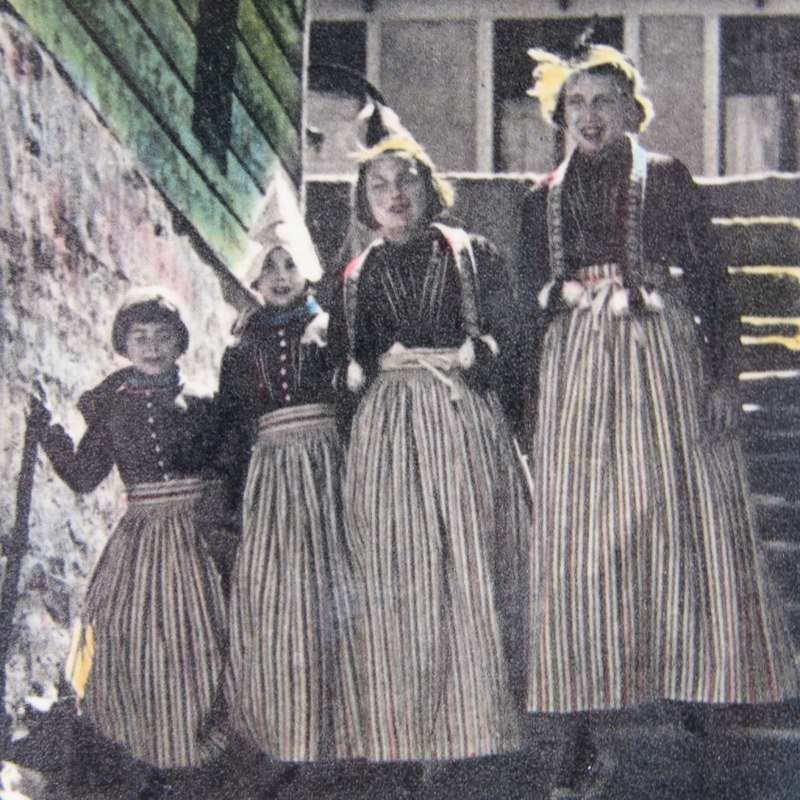 Vintage Dutch Colorized postcard - Groeten Uit Volendam