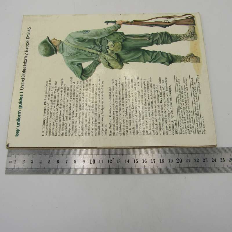 United States Infantry Europe 1942-45 by Howard P. Davies key Uniform guide