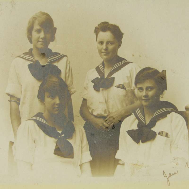 1920`s photo taken in Paarl, South Africa of 4 ladies - one called Winnie and one Anna