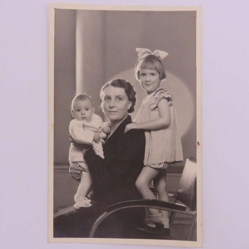 Bloemfontein postcard made by Danie Brink of lady and her 2 children (Rottich family) - Taken with