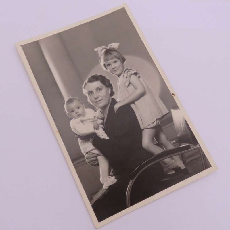 Bloemfontein postcard made by Danie Brink of lady and her 2 children (Rottich family) - Taken with
