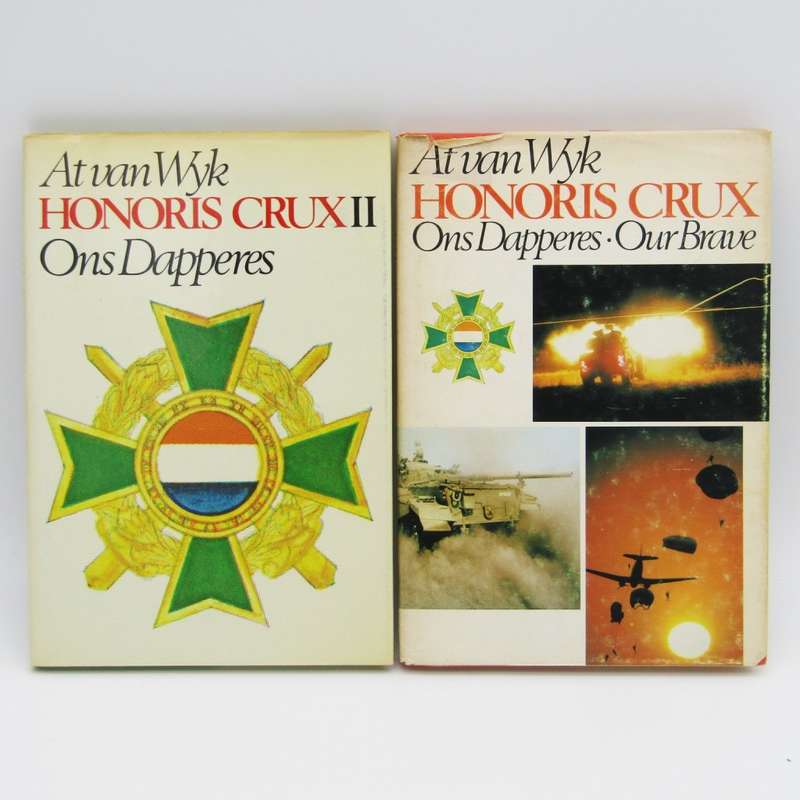 Honoris Crux - Ons Dapperes by At van Wyk - Volume 1 and 2