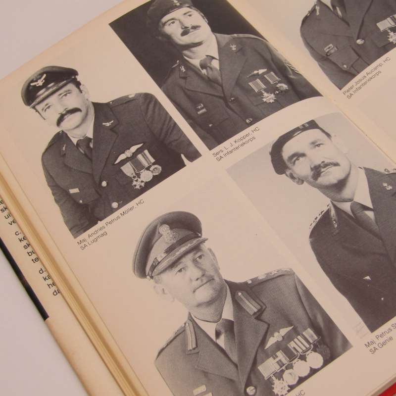 Honoris Crux - Ons Dapperes by At van Wyk - Volume 1 and 2