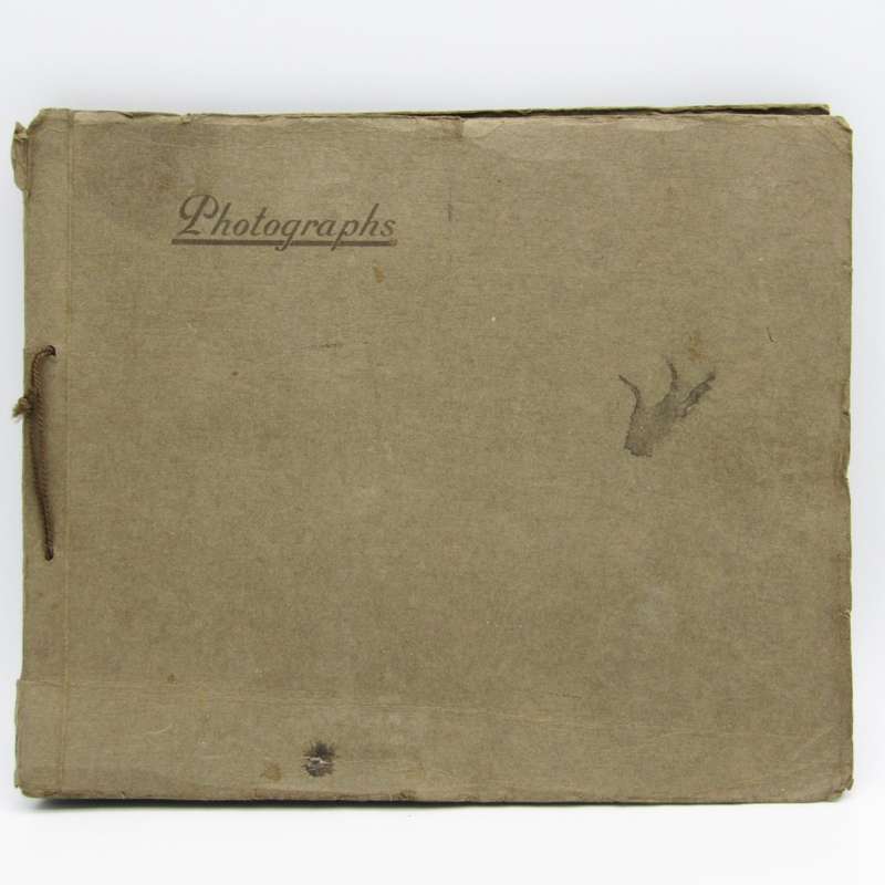 Album met meer as 70 fotos vanaf 1932 en aan - Families Barnardt, Kottich en ook fotos van Hasse
