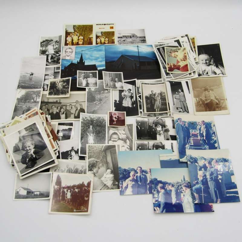 128 Fotos - meestal van mense in Bloemfontein omgewing - 1930 en aan Kottich en Barnardt families