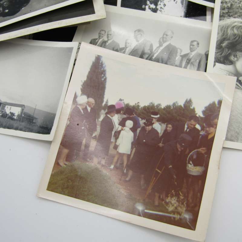 128 Fotos - meestal van mense in Bloemfontein omgewing - 1930 en aan Kottich en Barnardt families