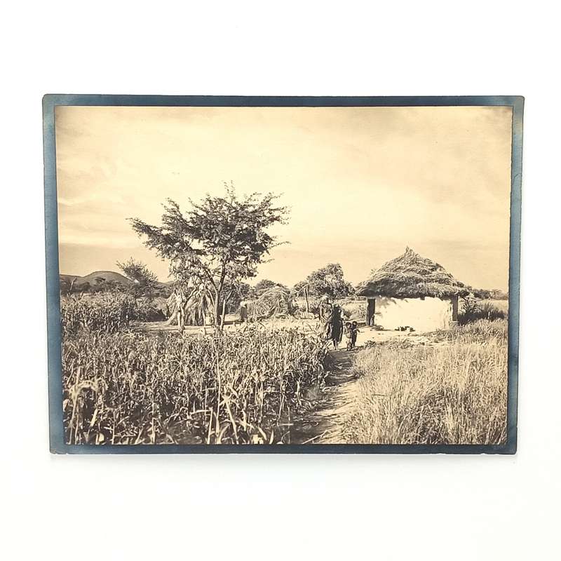 Erich Staebe Omaruru photo of a Veldboesman pair - South West Africa early 1900`s