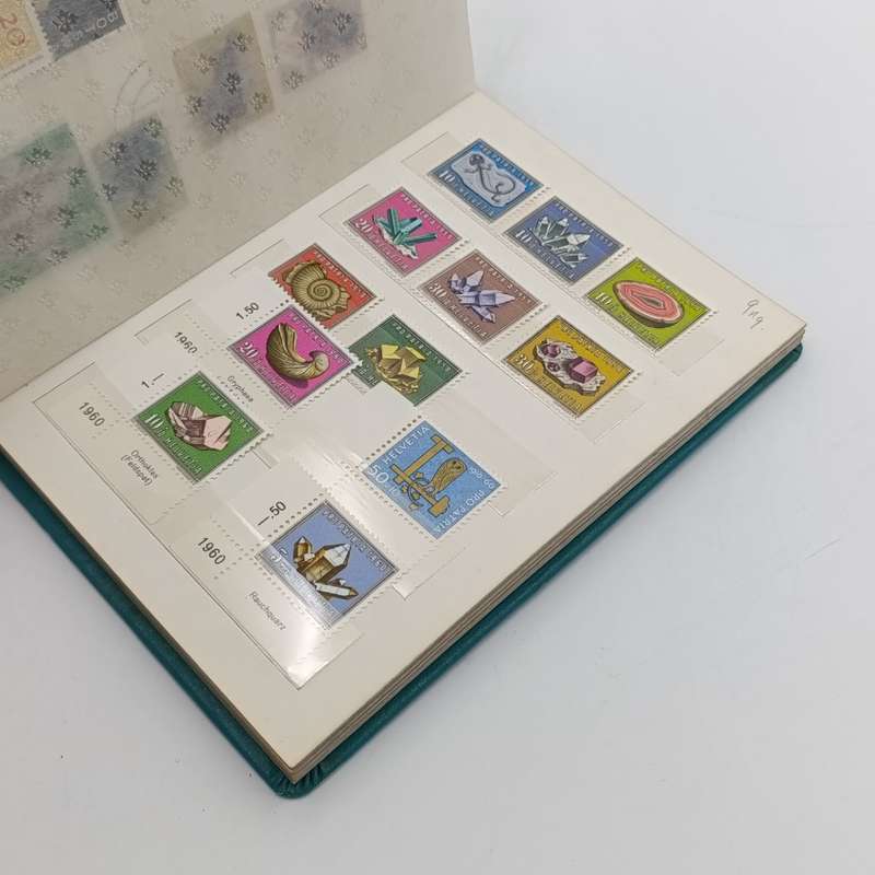 Lot of 92 mostly mint stamps with fossils & minerals - in 14 page small album