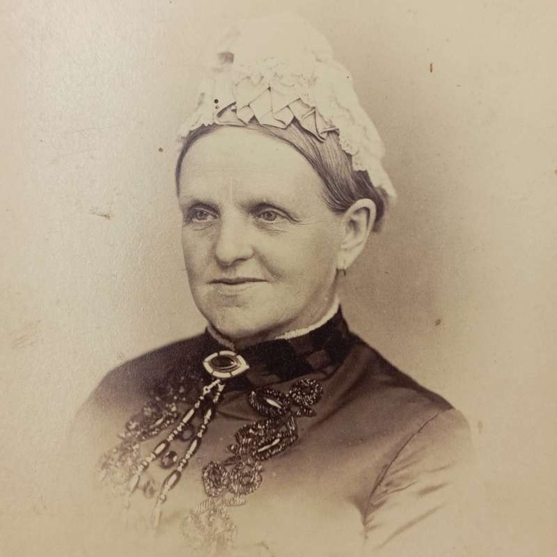 Antique photo of lady set by JW Tattersall in Accrington, UK - inscribed Arthur & Lill at the back