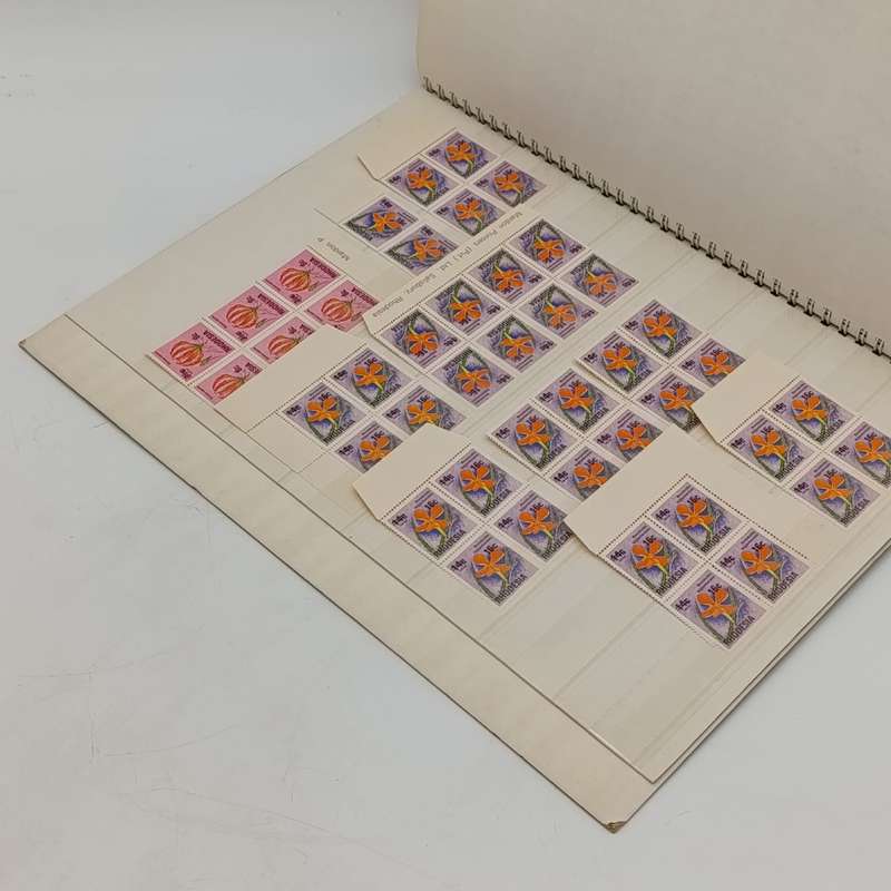 Excellent 32 page stamp album - as good as new