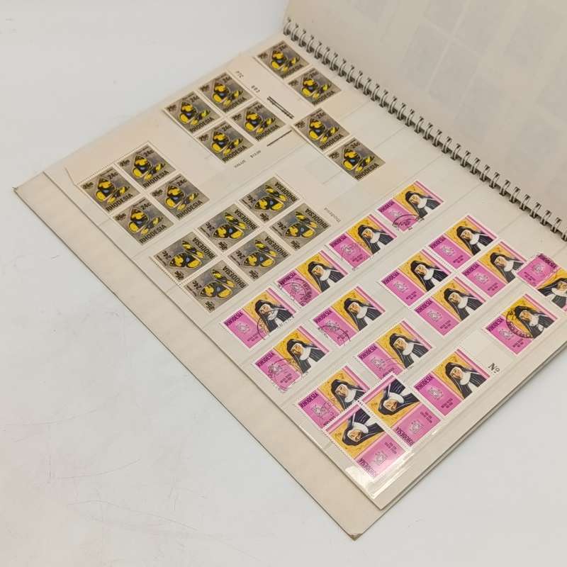Excellent 32 page stamp album - as good as new