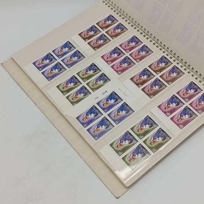 Excellent 32 page stamp album - as good as new