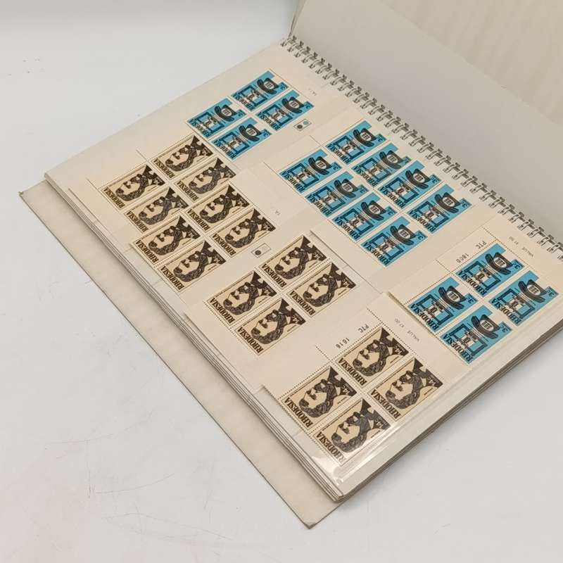 Excellent 32 page stamp album - as good as new