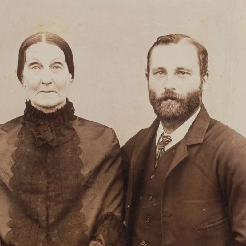 Lot of 2 photos of different eras of the Swart Family - Western Cape