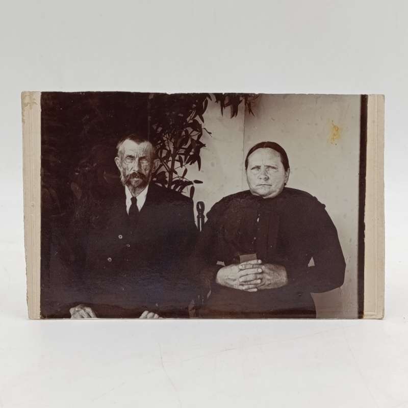 Antique photo of Wynand Johannes Beukes and Hendrika Susanna Beukes (nee Groenewald)