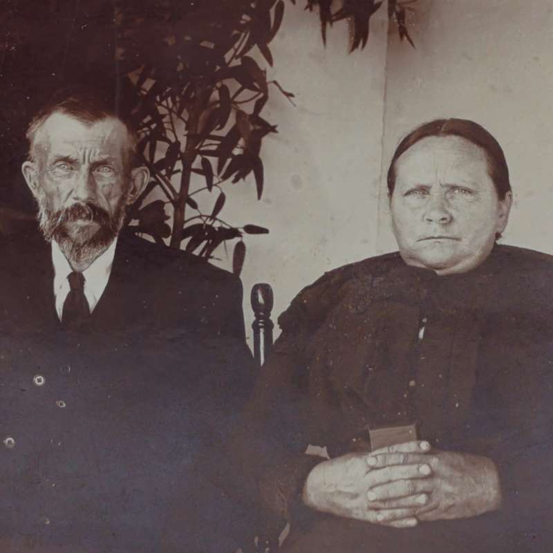 Antique photo of Wynand Johannes Beukes and Hendrika Susanna Beukes (nee Groenewald)