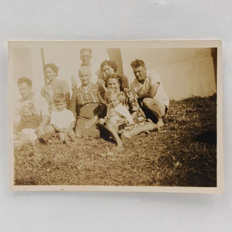 Photo of ouma Sarie van Wyk (Vanwyksvlei) with children & grandchildren