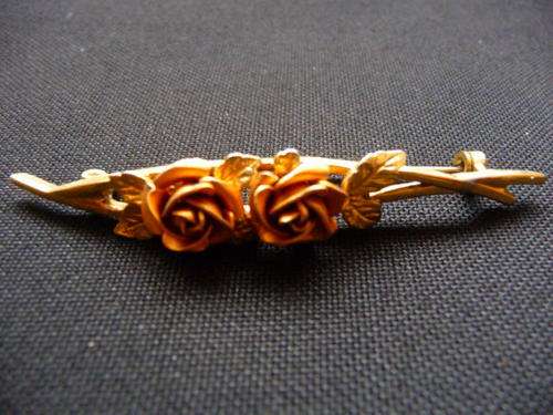 Gilt Brooch with roses - @@@ Crazy R1 Start