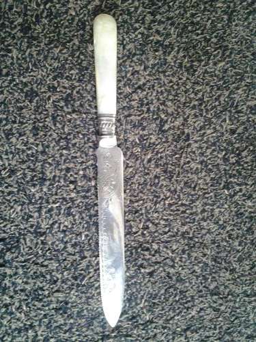 Isaac Ellis and Sons Sheffield, Silver Mother Of Pearl Cake Saw