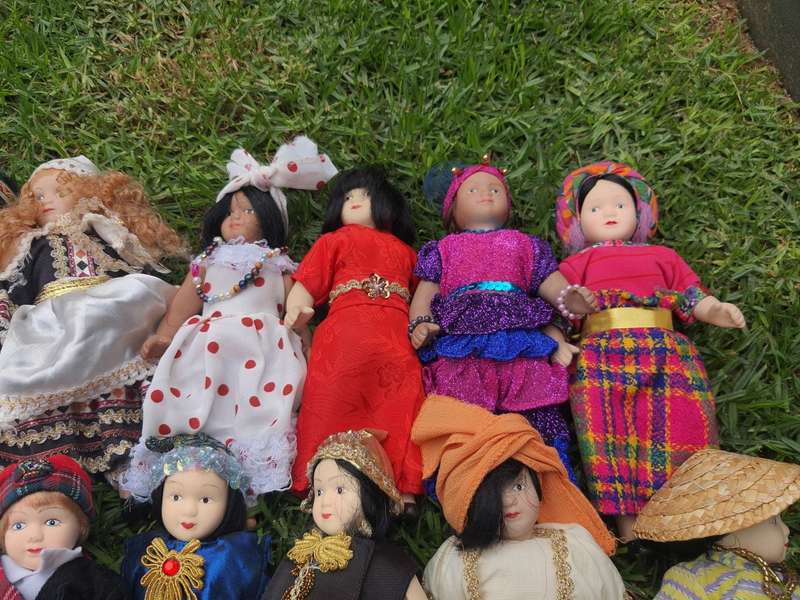 LOT - Porcelain Around the World dolls