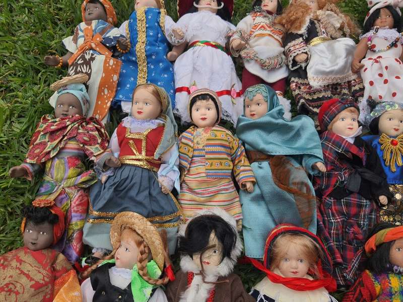 LOT - Porcelain Around the World dolls