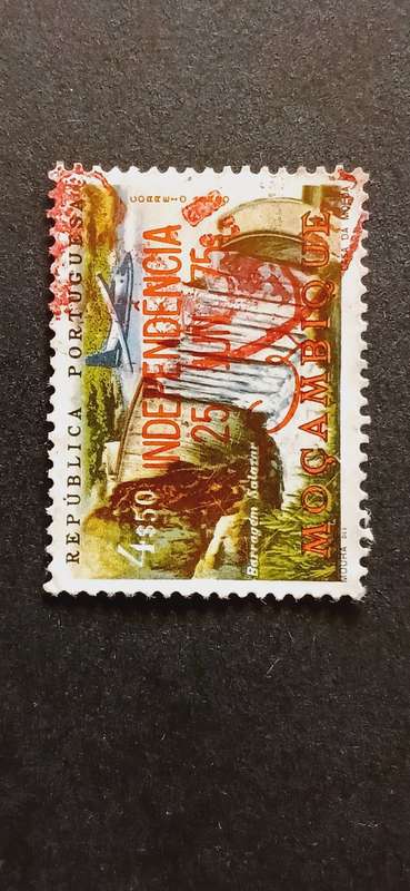 MOZAMBIQUE 1975 INDEPENDENCE OVERPRINTED `INDEPENDENCIA 25 JUN 75`