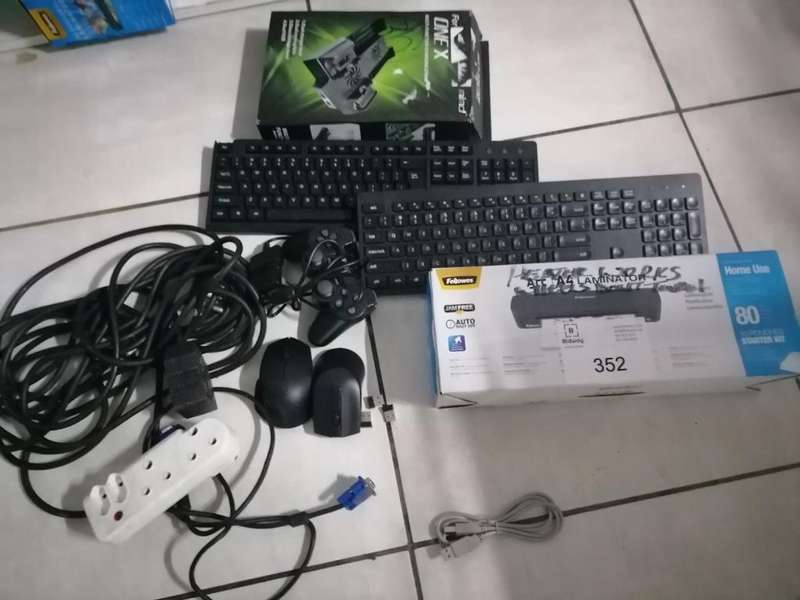LIQUIDATION ITEM*R30 FREIGHTBULK LOT*EXT CORD ,LAMIATOR,KEYBRDS,MOUSE,XBOX CHARGE STATION,CONTROLER