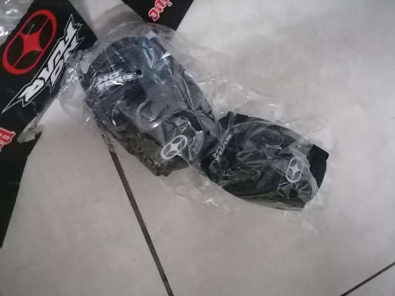 LIQUIDATION ITEM*R30 FREIGHT**BULK LOT OF NEW ROLLERSKATES,KNEE AND ELBOW GUARDS,HELMETS**