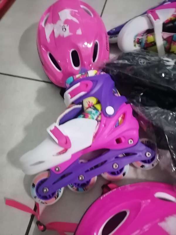 LIQUIDATION ITEM*R30 FREIGHT**BULK LOT OF NEW ROLLERSKATES,KNEE AND ELBOW GUARDS,HELMETS**
