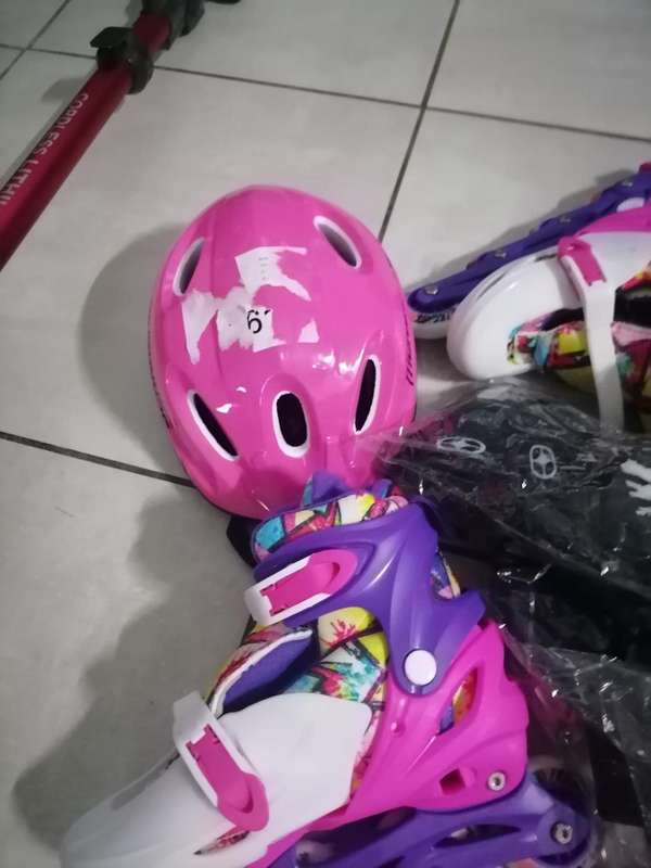 LIQUIDATION ITEM*R30 FREIGHT**BULK LOT OF NEW ROLLERSKATES,KNEE AND ELBOW GUARDS,HELMETS**