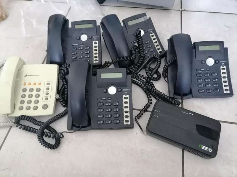 *FREE FREIGHT BLACK FRIDAY DEAL*LIQUIDATION LOT*LOT OF SNOM 300 IP PHONES,MINI UPS*1 BID FOR LOT**