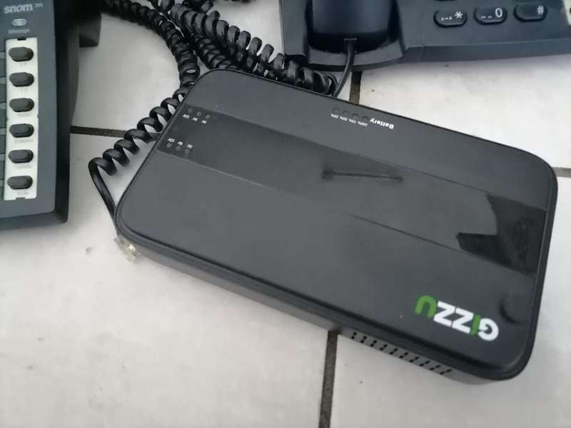 *FREE FREIGHT BLACK FRIDAY DEAL*LIQUIDATION LOT*LOT OF SNOM 300 IP PHONES,MINI UPS*1 BID FOR LOT**