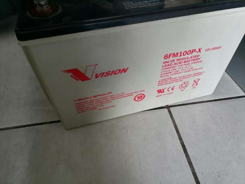 *FREE FREIGHT BLACK FRIDAY DEAL*LIQUIDATION ITEM*VISION 100AH 12V DEEP CYCLE BATTERY****