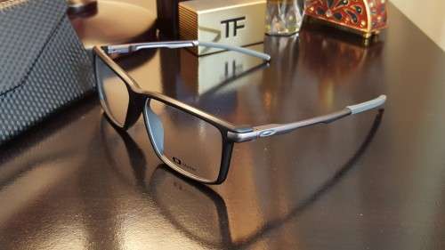 RAND NEW OAKLEY DESIGNER SPECTACLE FRAME FOR SALE