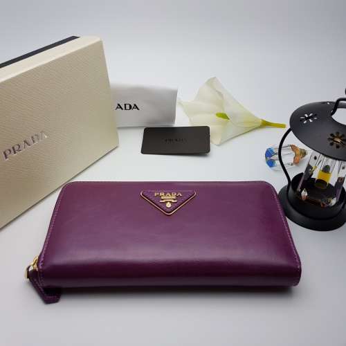 BRAND NEW PRADA DESIGNER WALLETS FOR SALE