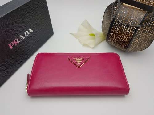 BRAND NEW PRADA DESIGNER WALLETS FOR SALE