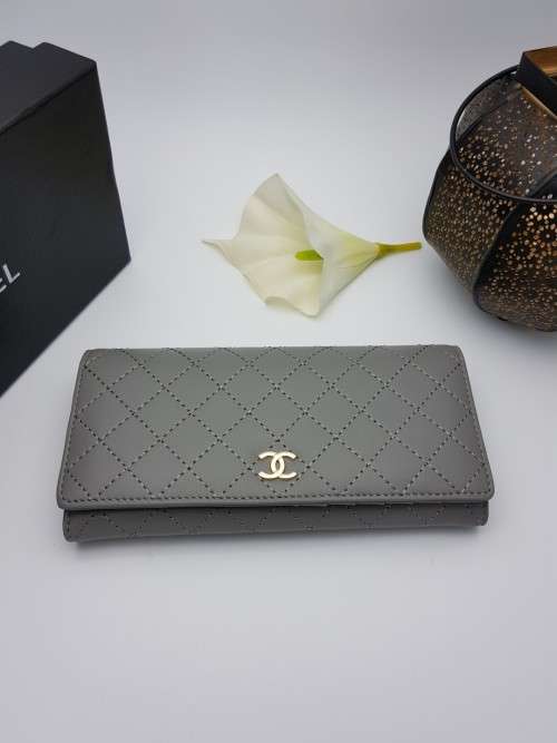 BRAND NEW CHANEL GENUINE LEATHER DESIGNER WALLET FOR SALE