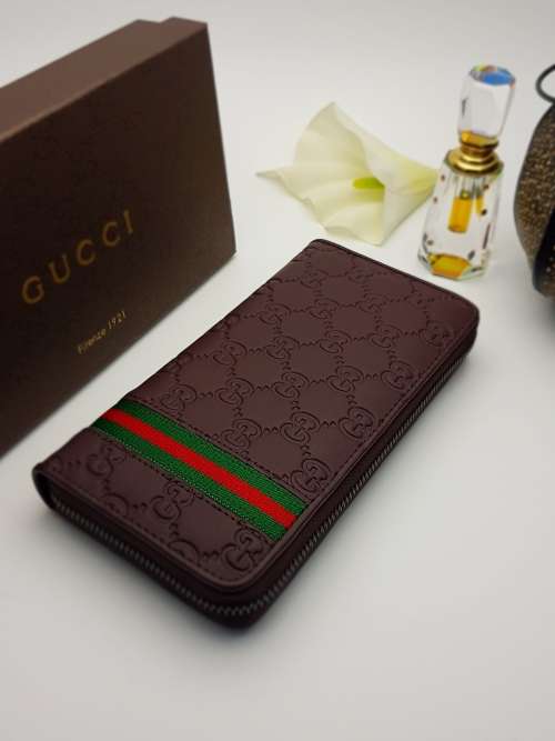BRAND NEW GUCCI GENUINE LEATHER DESIGNER  WALLET FOR SALE