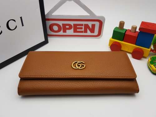 BRAND NEW GUCCI GENUINE LEATHER DESIGNER  WALLET FOR SALE