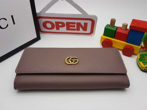BRAND NEW GUCCI GENUINE LEATHER DESIGNER  WALLET FOR SALE