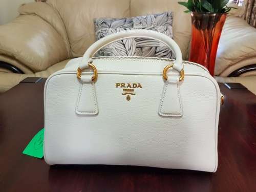 BRAND NEW PRADA DESIGNER 100% GENUINE LEATHER HANDBAG FOR SALE