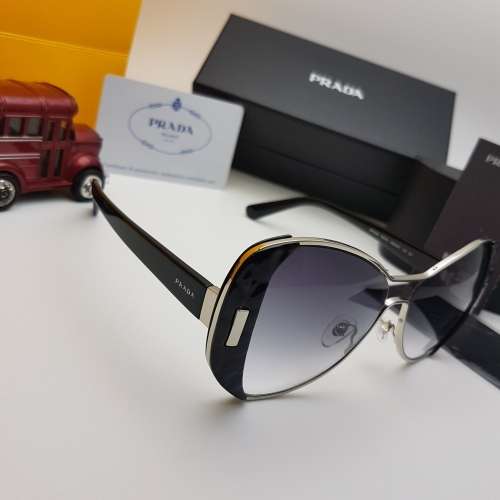 BRAND NEW PRADA DESIGNER SUNGLASSES FOR SALE
