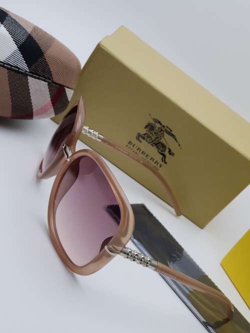 BRAND NEW BURBERRY DESIGNER SUNGLASSES FOR SALE